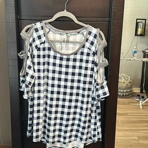 Ladies short sleeve top